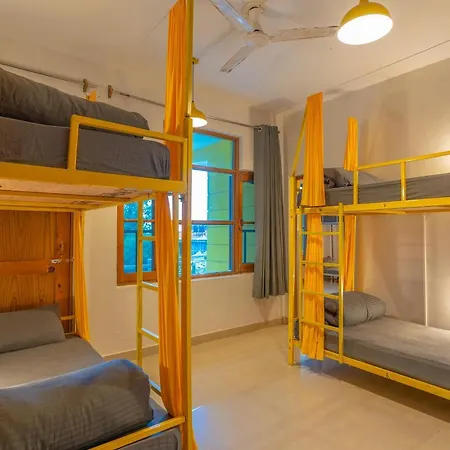 Whoopers Hostel Bir Exterior photo
